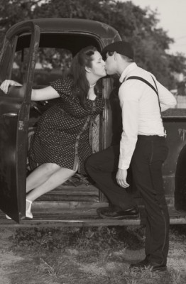Notebook-Theme-Engagement-Shoot-Close-to-Home-Photography-14 v