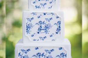 Blue Toile Wedding Cake via Magnolia Rouge Carmen & Ingo Photography M