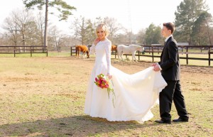 Centaur_Arabian_Farms_Vintage_Wedding_Dress_Bridals_Photography_by_Gema_2-h