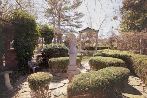 Vintage_Travel_Wedding_Elmwood_Gardens_Photography_by_Gema_35-h