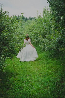 vibrant_moody_apple_orchard_wedding_trahms_photography_17-v