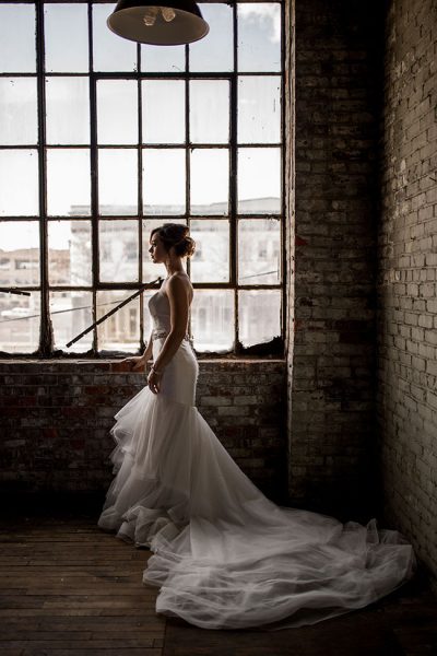 Industrial_Elegant_Wedding_CAPTURED_BY_HANNAH_PHOTOGRAPHY_1-v