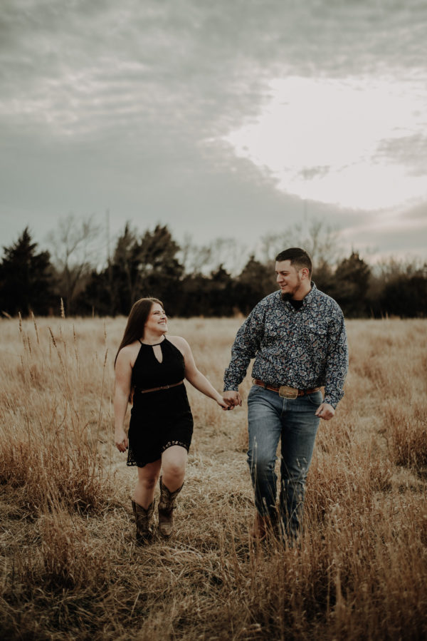 Sweet Countryside Engagement Session in Wichita Shelby Laine Photography10