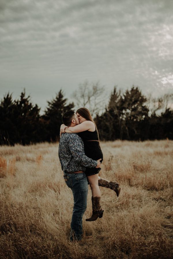 Sweet Countryside Engagement Session in Wichita Shelby Laine Photography14
